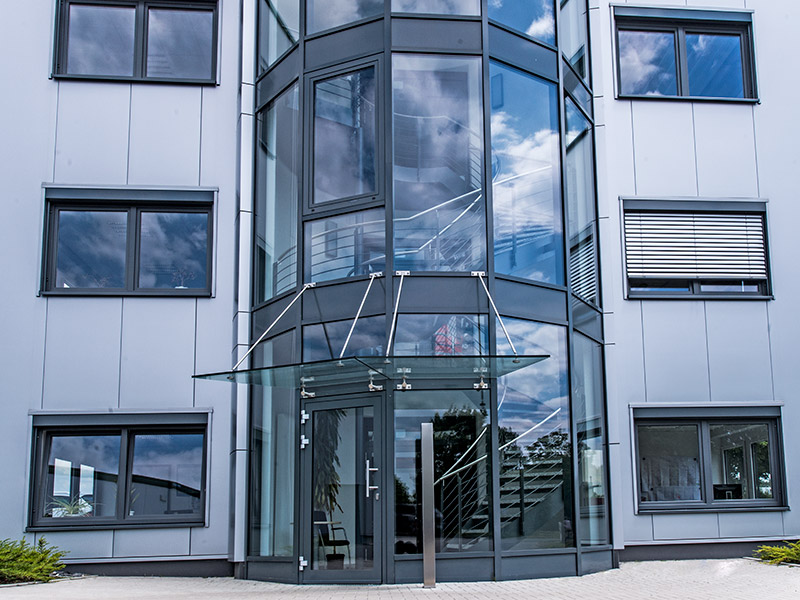 Detailaufnahme der Eingangsfassade Sanierungstechnik Dommel, Hamm: Detailaufnahme der Eingangsfassade