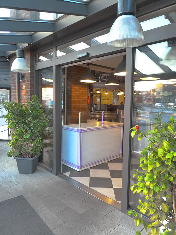 Eingang mit Automatik-Schiebetür Backhaus Grobe, Dortmund: Eingang mit Automatik-Schiebetür